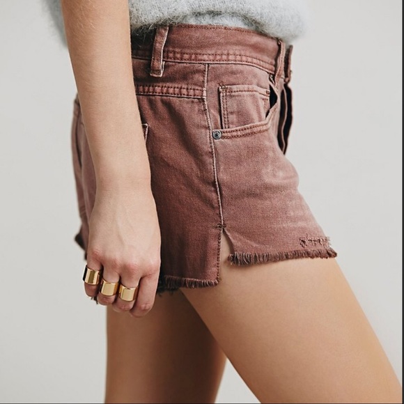 Free People Runaway Slouch Cut-Off Mauve Short - Picture 2 of 13